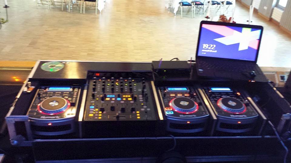 Louez les services d'un DJ pour votre mariage